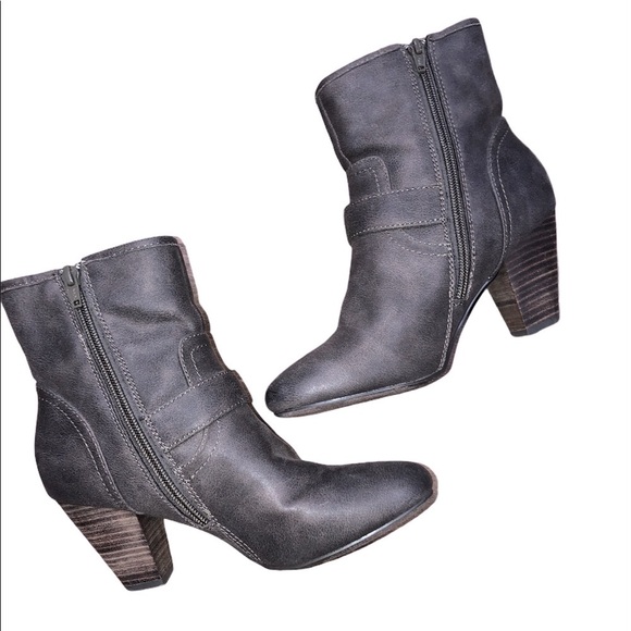 Report size 7 fun Victorian heeled buckle booties - Picture 3 of 7